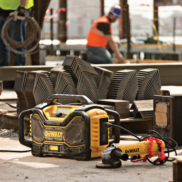 DeWalt Bluetooth Charger Radio